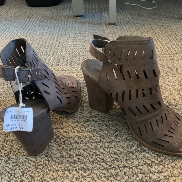 Brand new boots - Picture 2 of 2